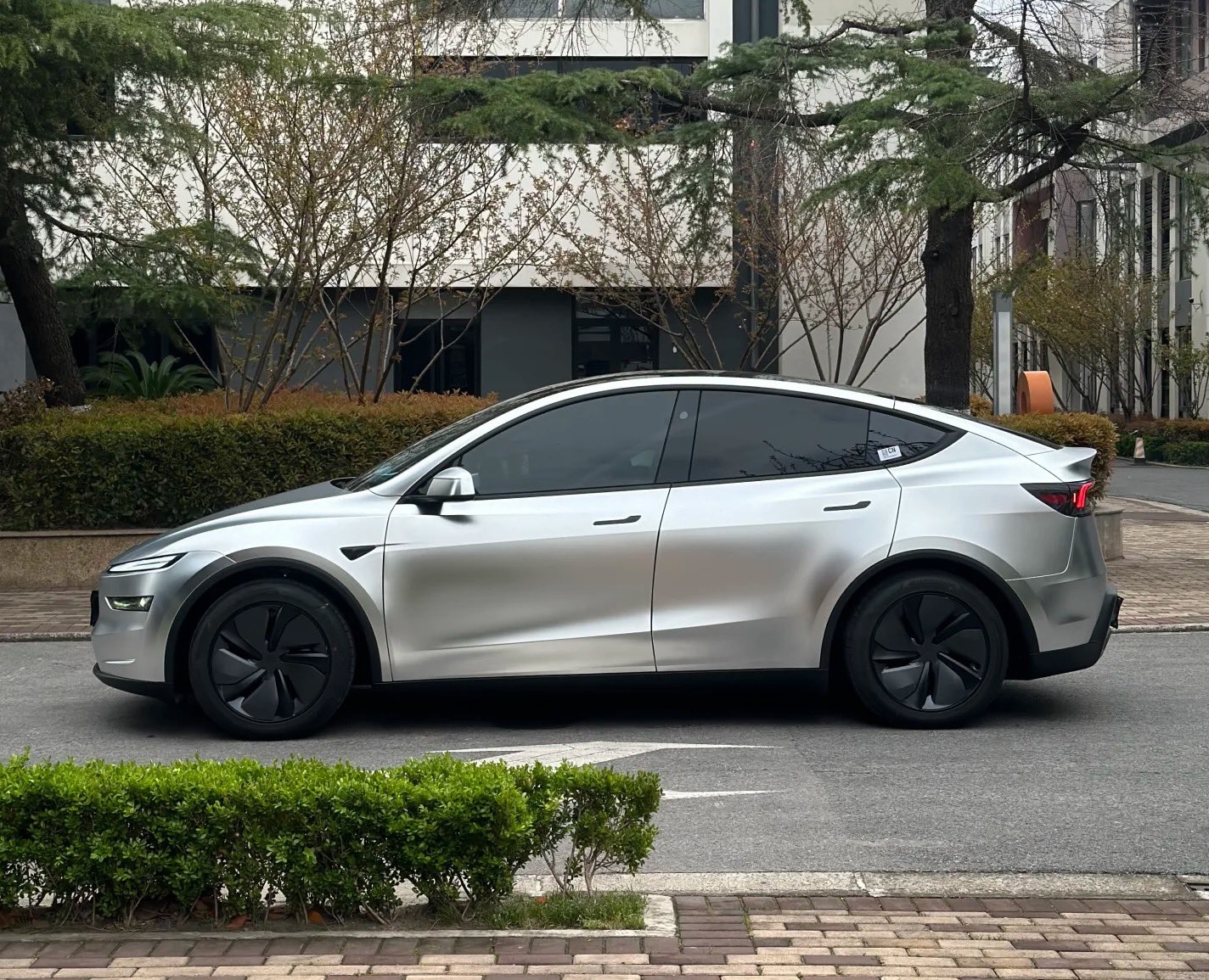 Tesla Model Y With Three Rows and Extended Wheelbase to Start Production