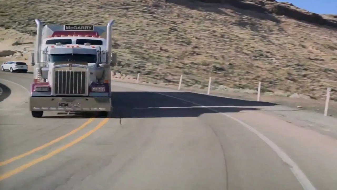 Tesla Full Self-Driving Displays Impressive Collision Avoidance With Semi