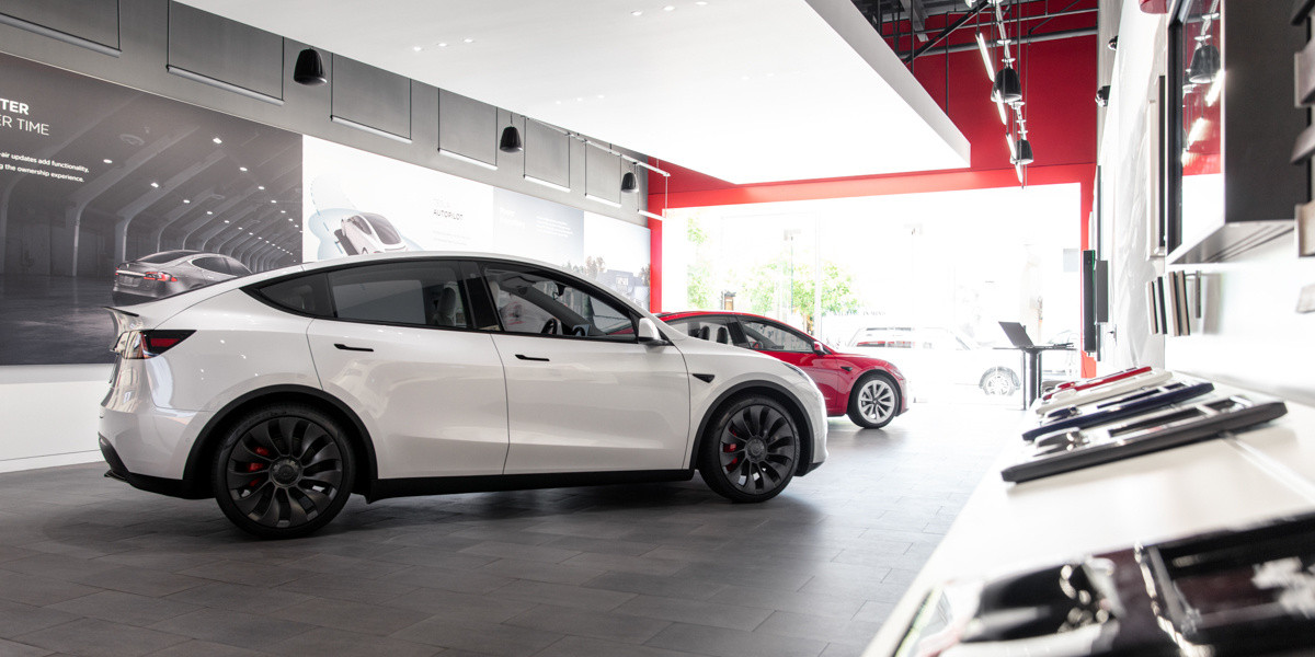 Teslas Will Self Deliver to Customers Elon Musk Says