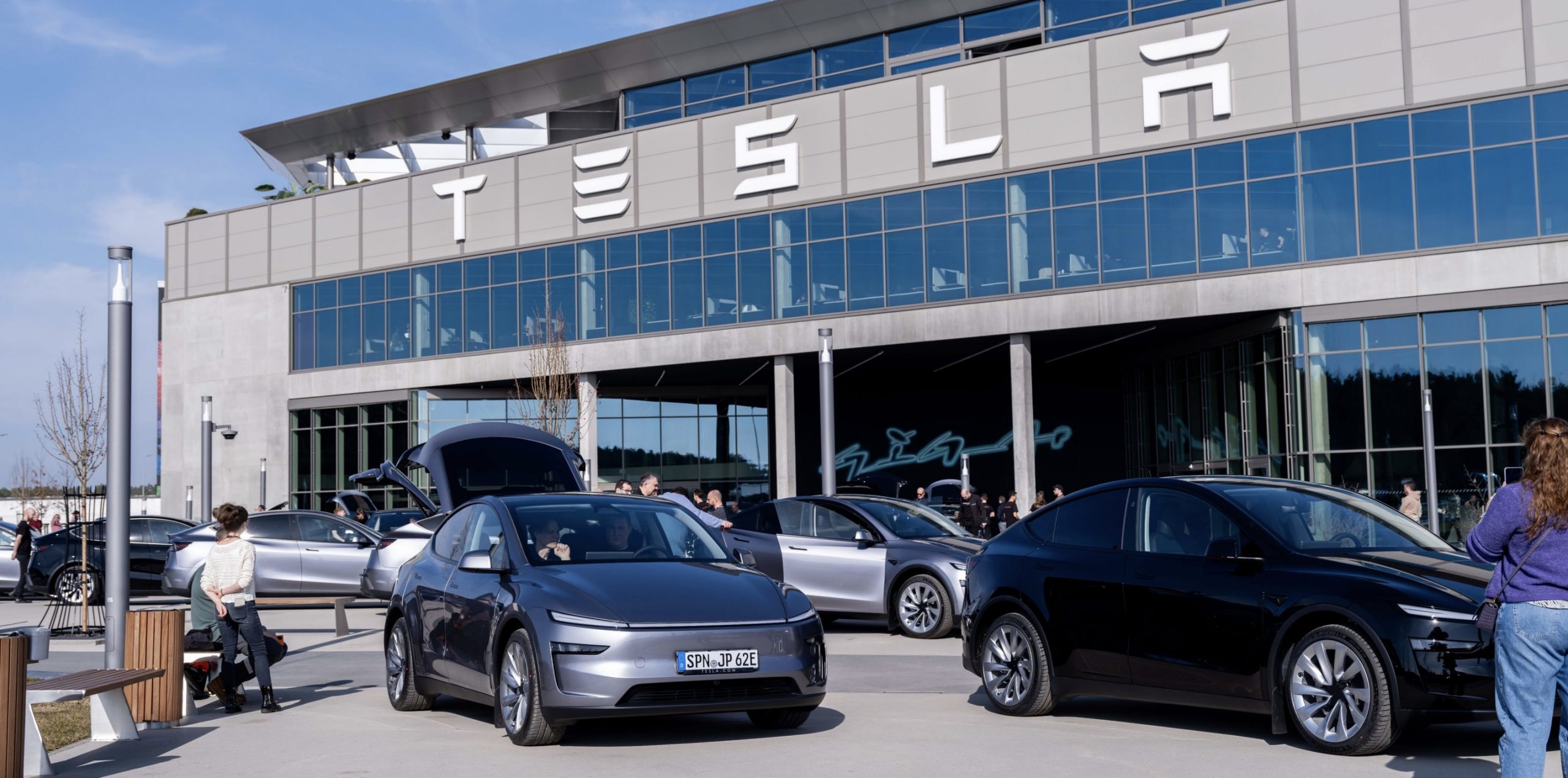 Goldman Sachs Reduces Tesla Price Target