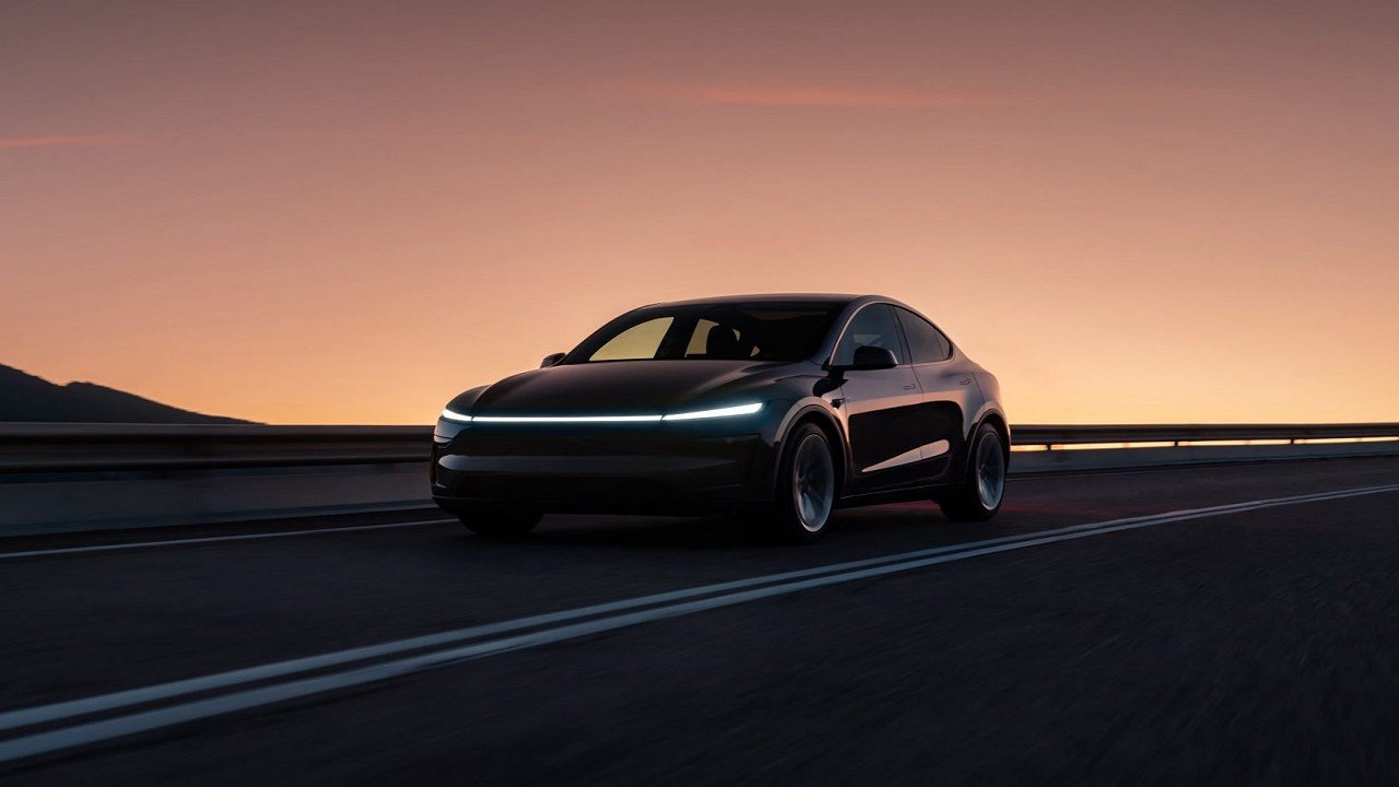 Elon Reveals Date of Tesla Robotaxi First Oublic Rides