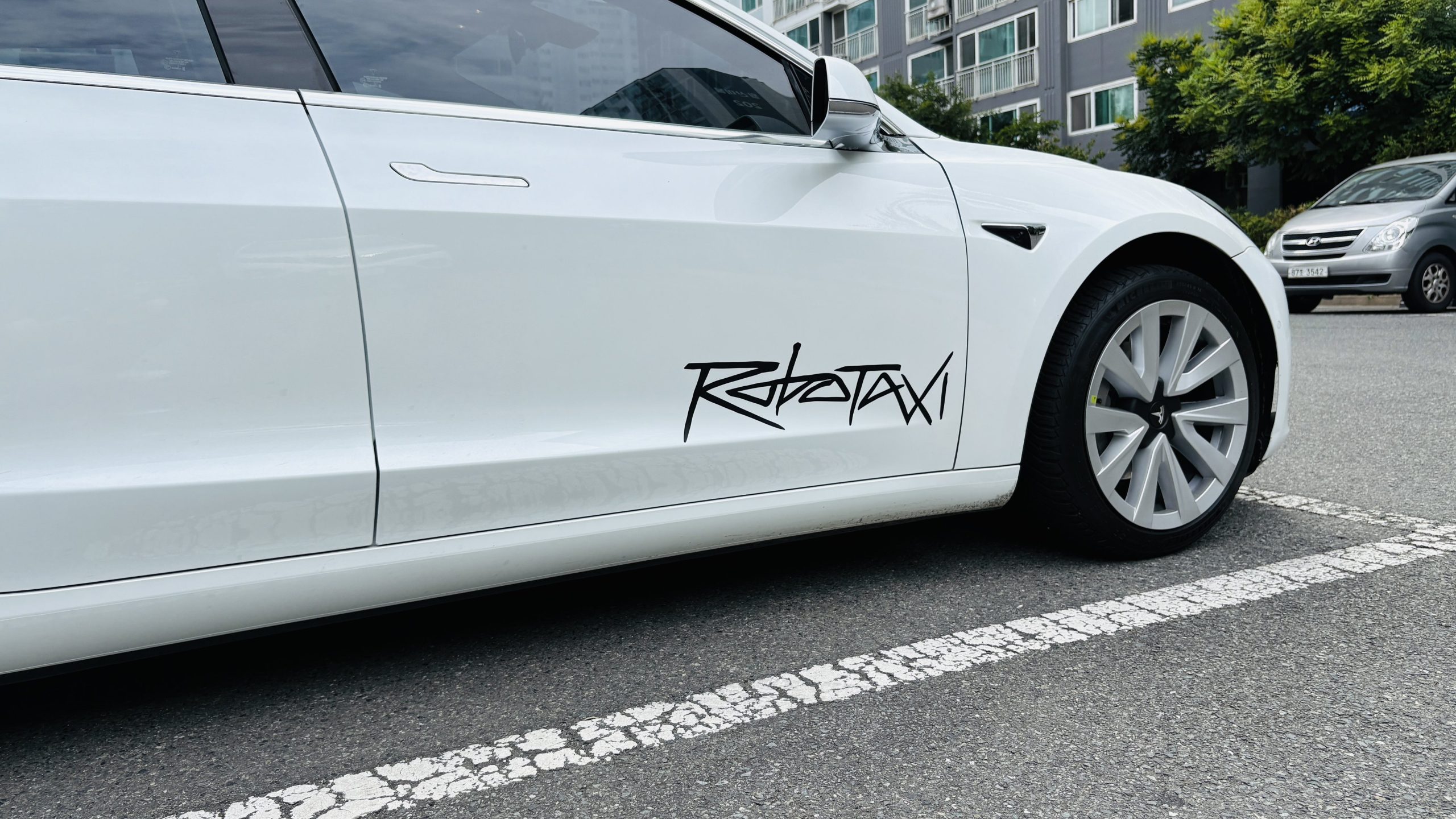 Texas Lawmakers Urge Tesla to Delay Austin Robotaxi Launch