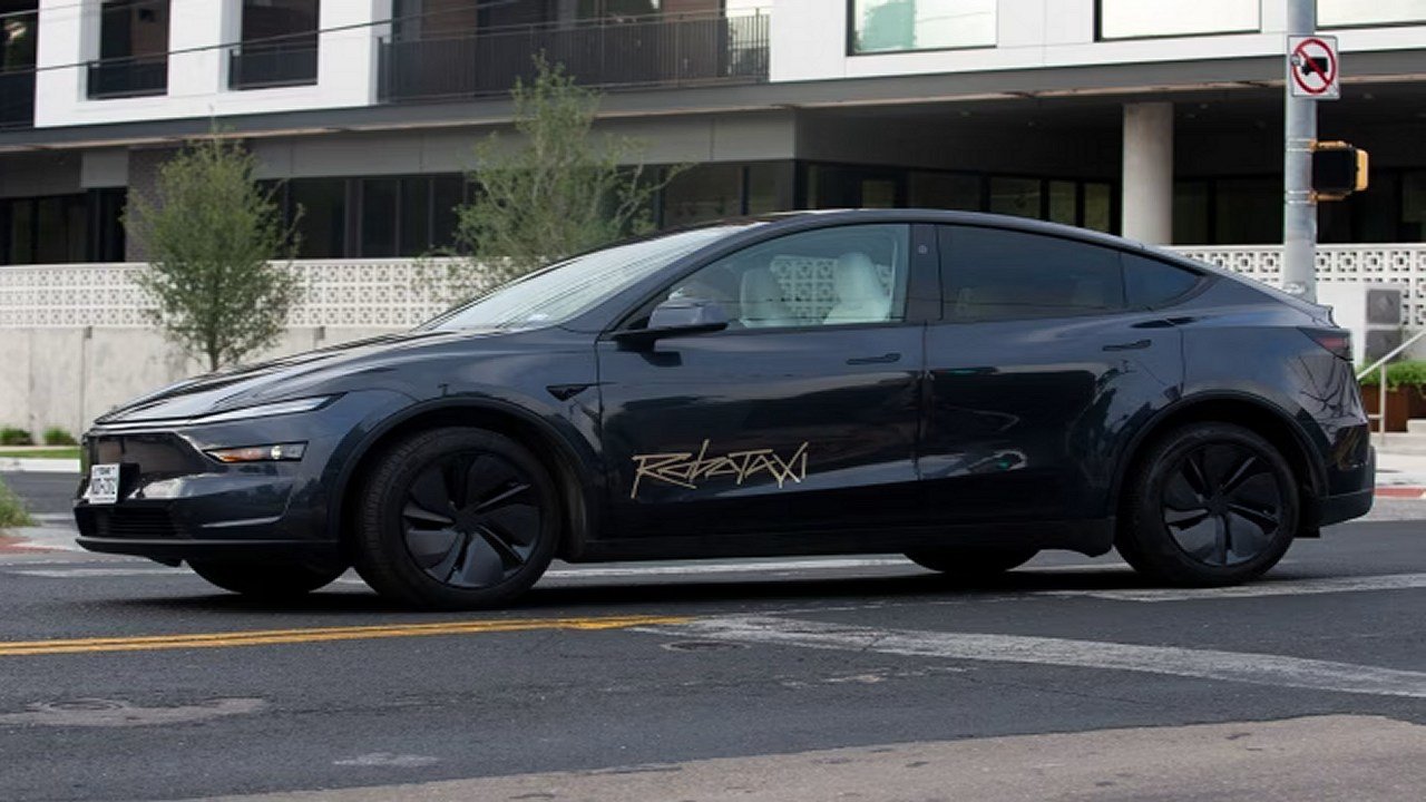 Watch Tesla First Driverless Public Robotaxi Rides in Texas
