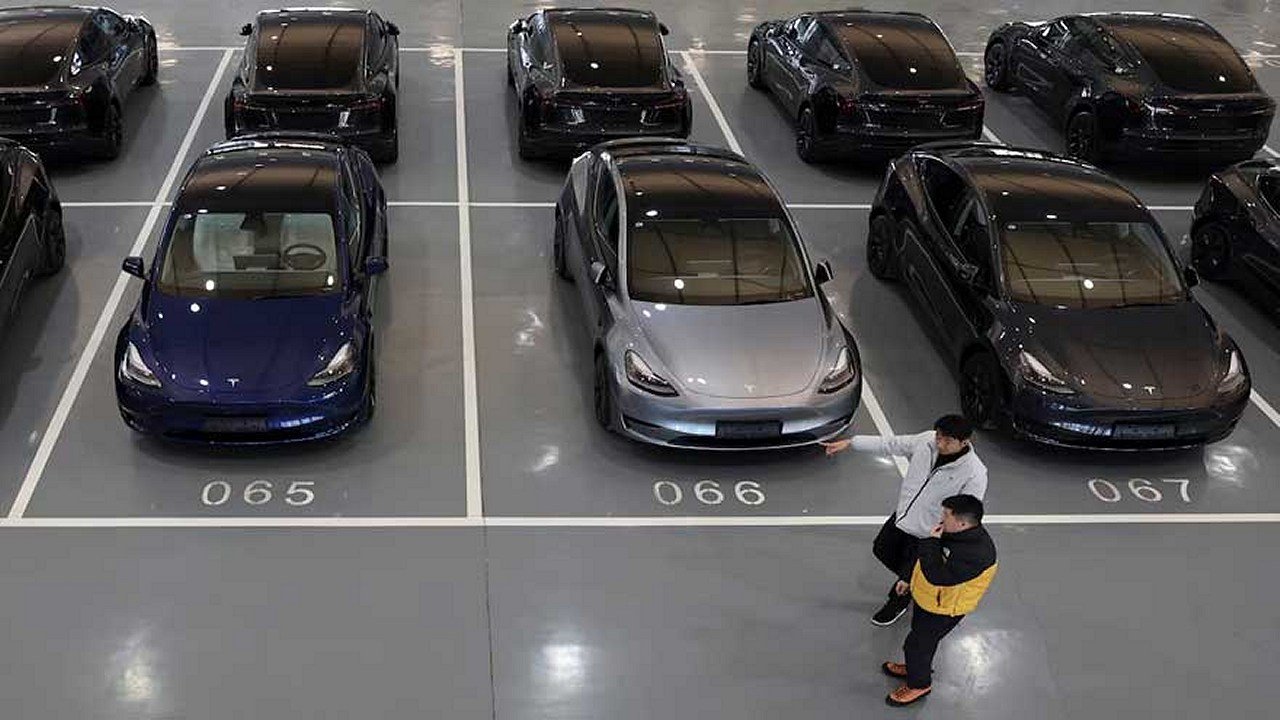 Teslas Full Self-Driving Outperforms Rivals In China