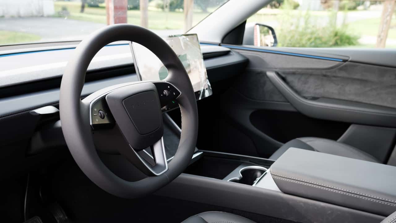 Tesla Is Bringing Back the Turn Signal Stalk For the Model 3