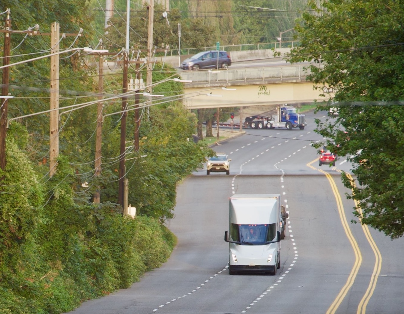 Tesla Semi Earns Strong Reviews From Veteran Truckers