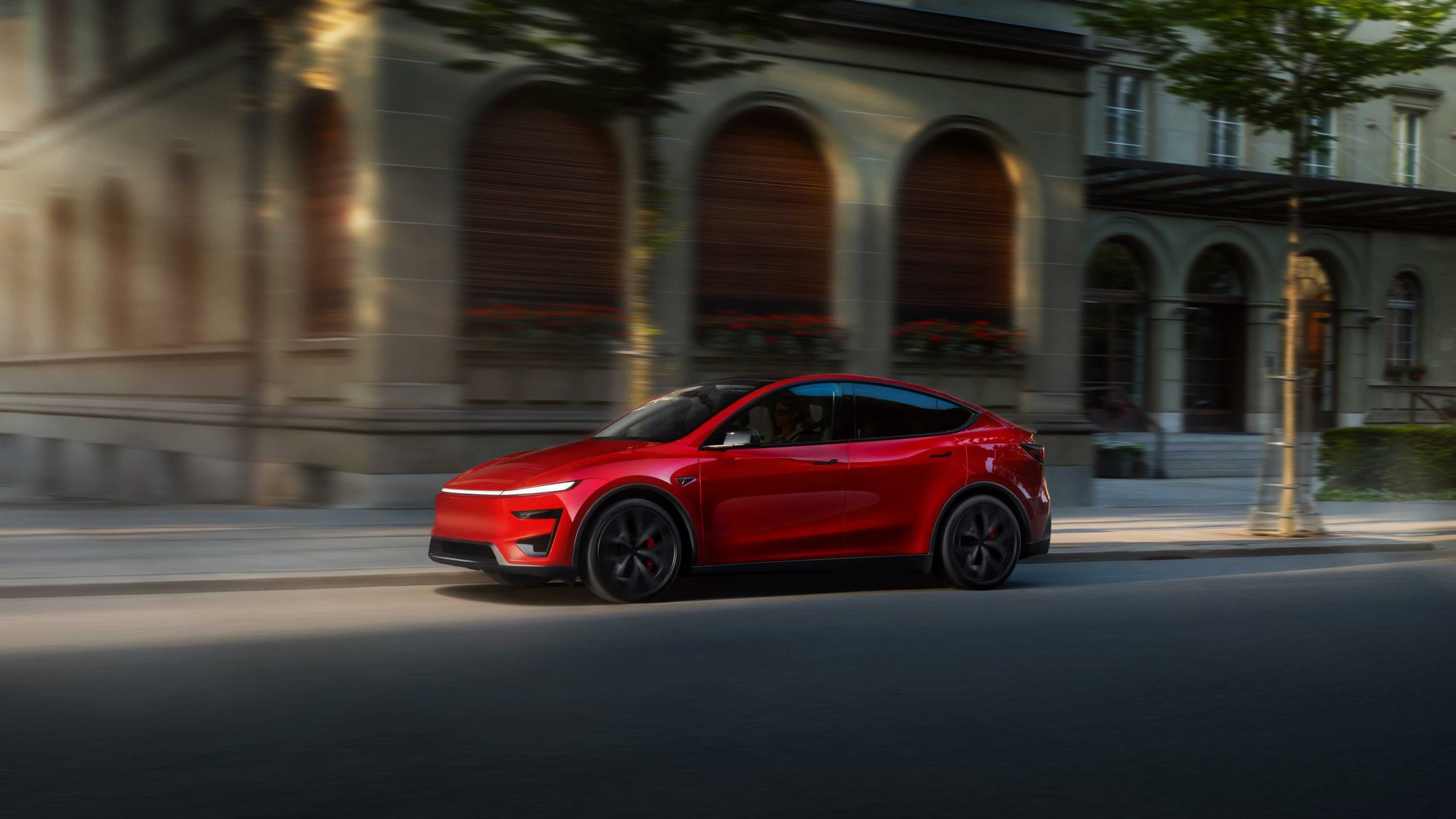 Tesla Model Y Performance Gets Positive Review From Swedish Auto Outlet