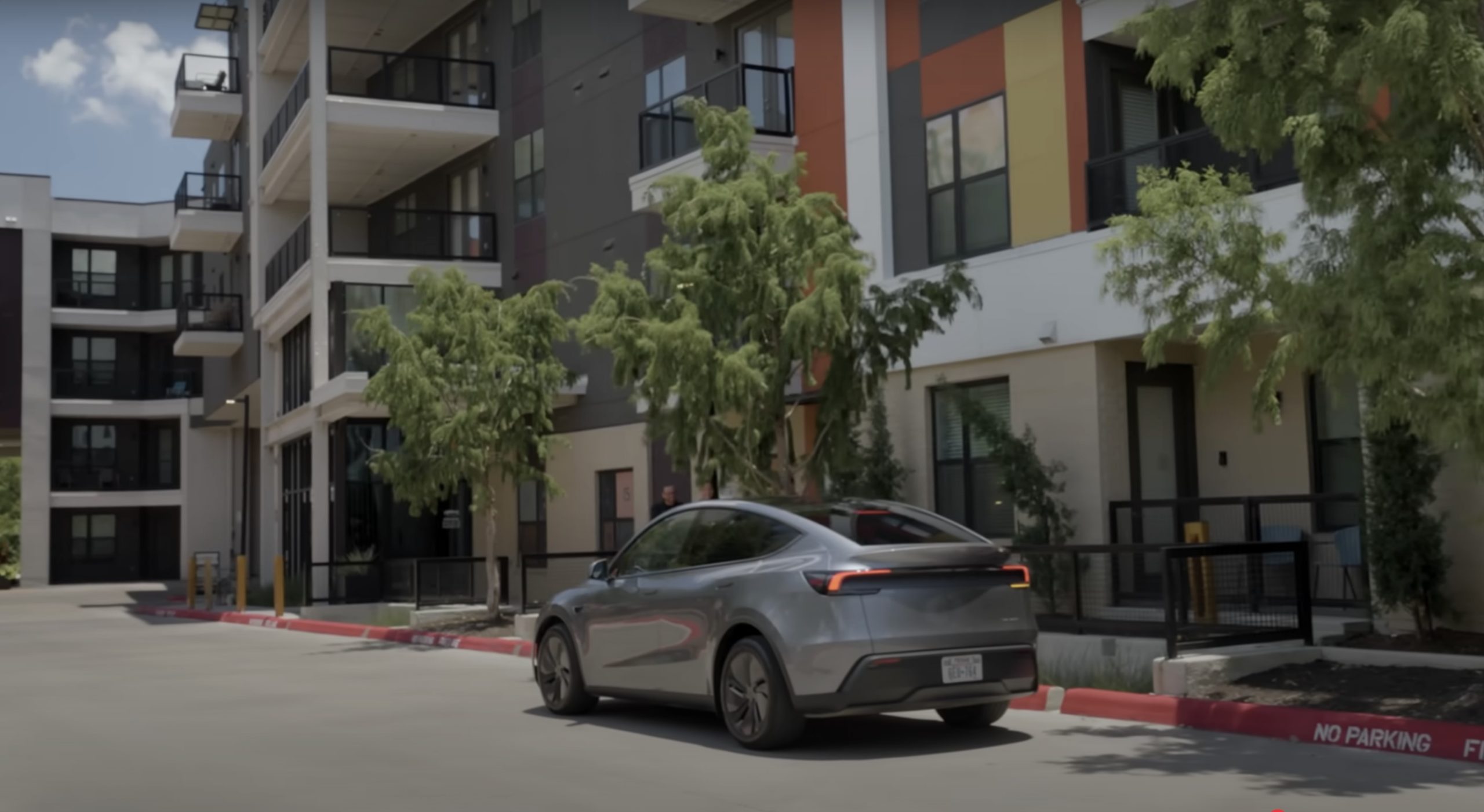 Tesla Hacker Finds Lifesaving FSD Suggestions in New Update