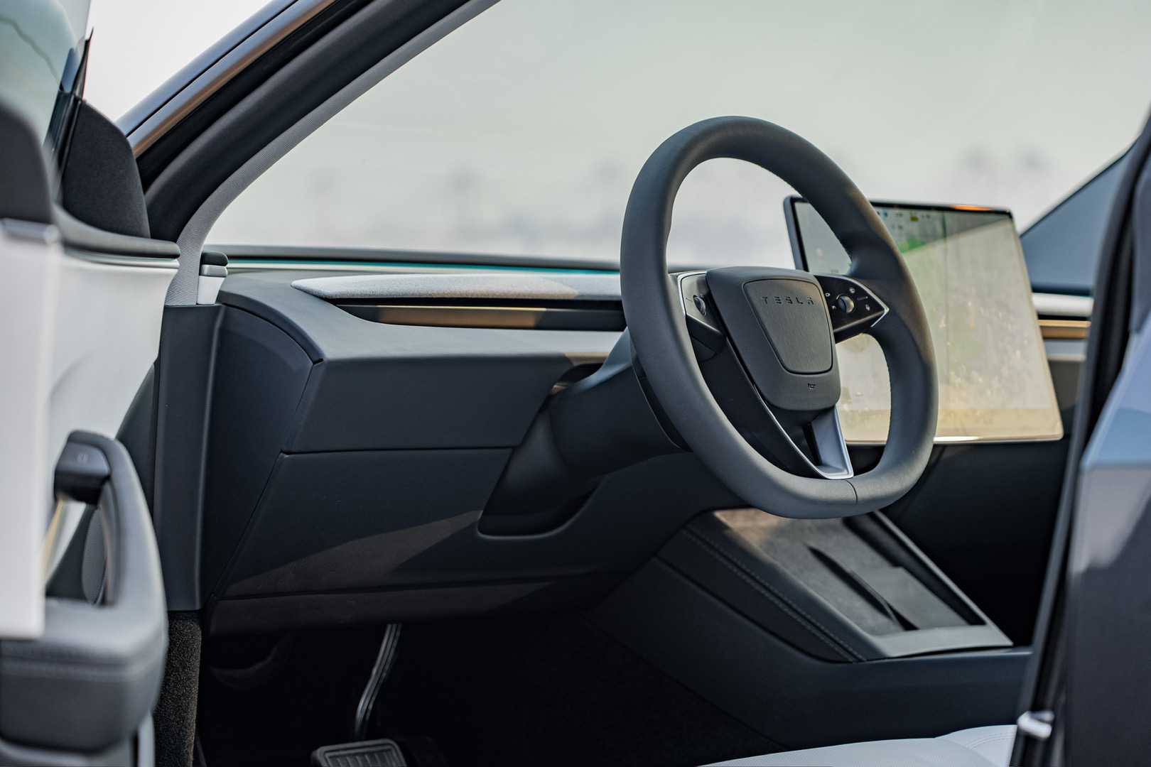 Tesla Brings Back the Stock For the Model 3