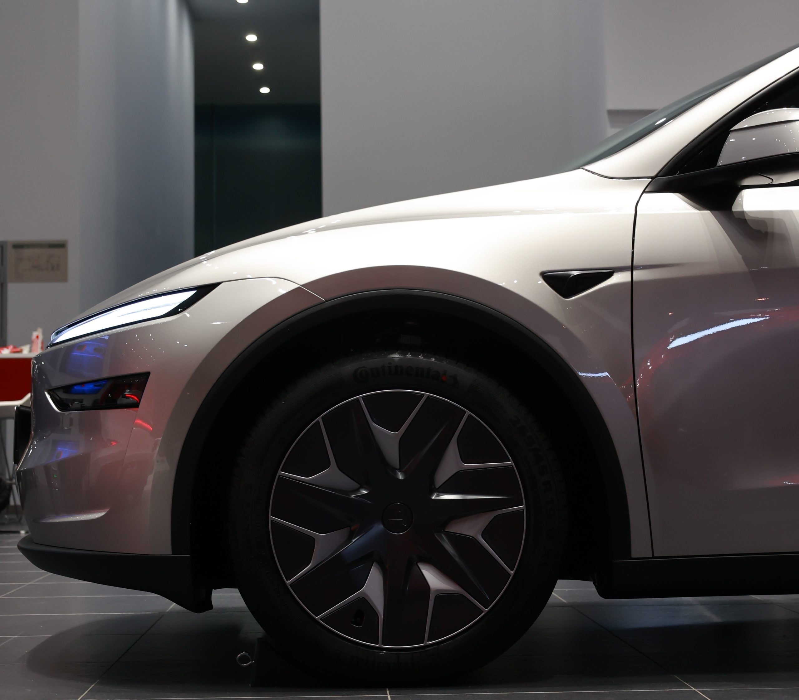 Barclays Lifts Tesla Price Target Ahead Of Q3 2025 Earnings