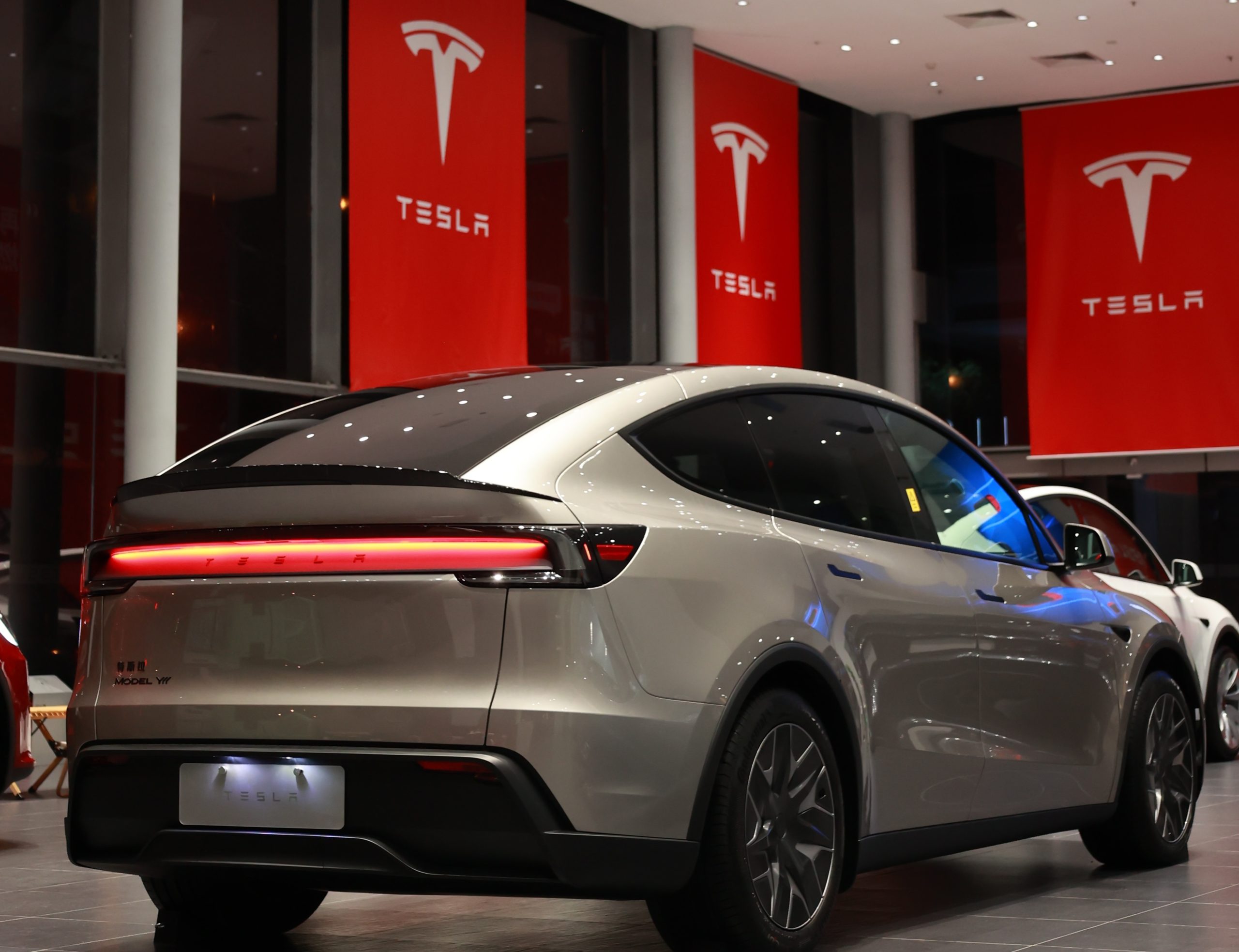 Tesla Extends Model Y L Delivery Estimates to December 2025