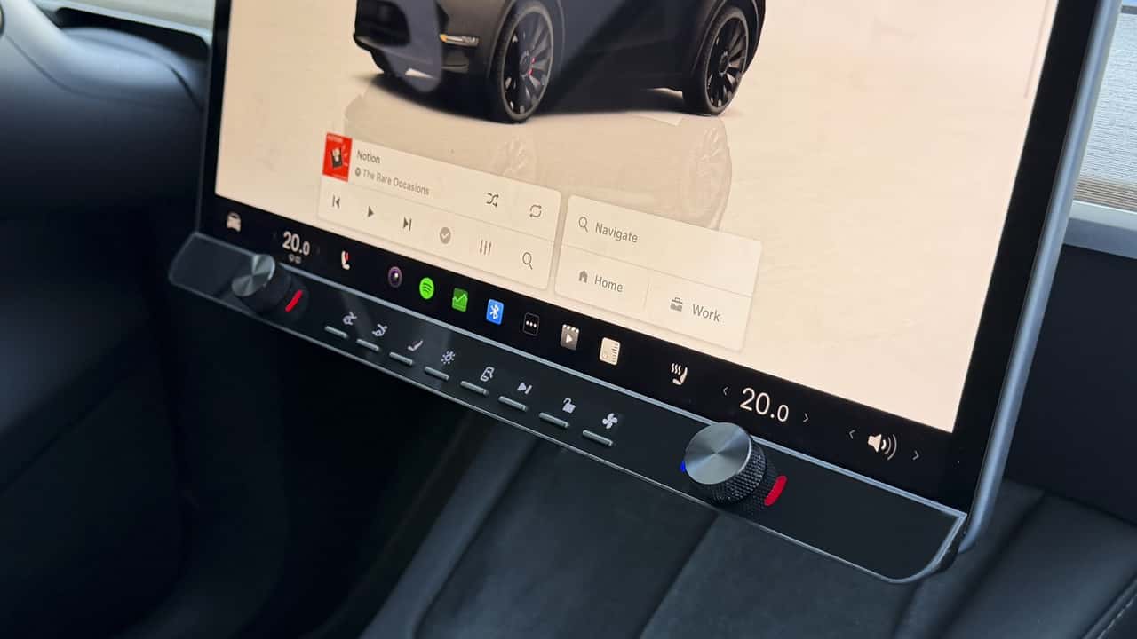 New Tesla Model Y and Model 3 Adds Factory-Like Buttons
