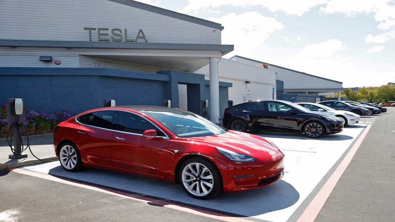 Tesla Enters Interesting Situation With FSD in California