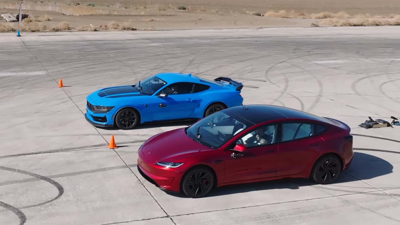 A Tesla Model 3 Raced a Ford Mustang Dark Horse