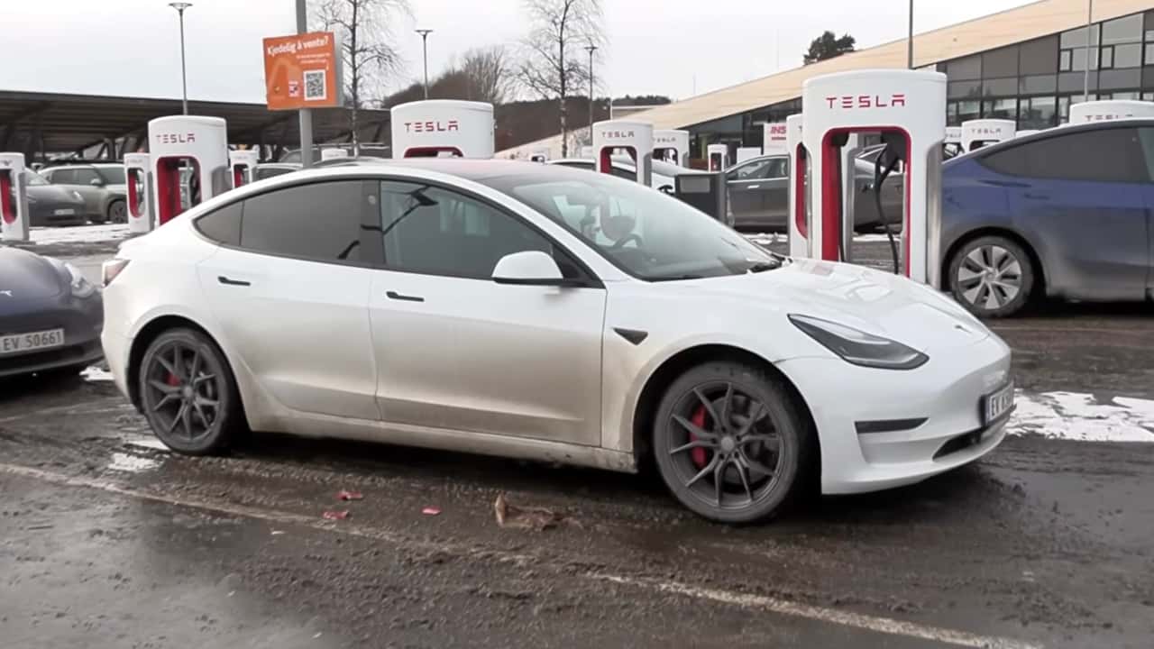 Battery in this 2019 Model 3 Looks Heavily Degraded