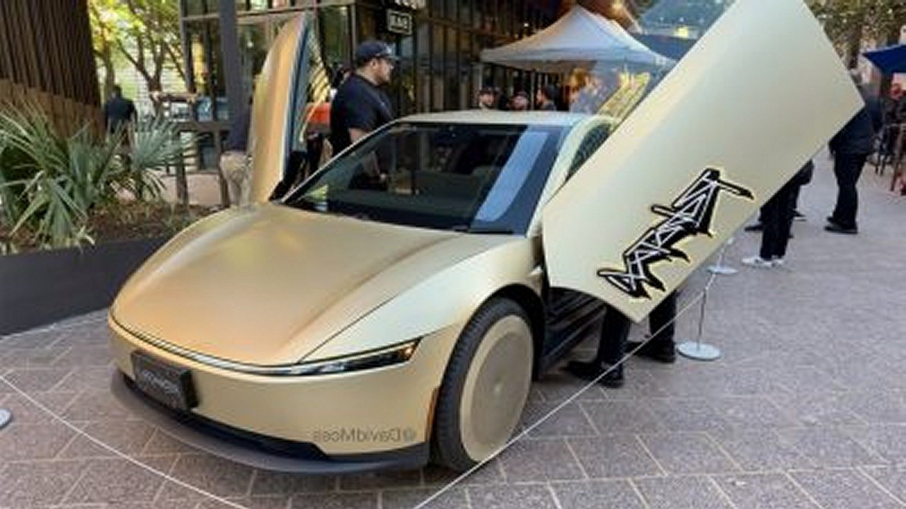 Tesla FSD Mocks BMW Human Driver