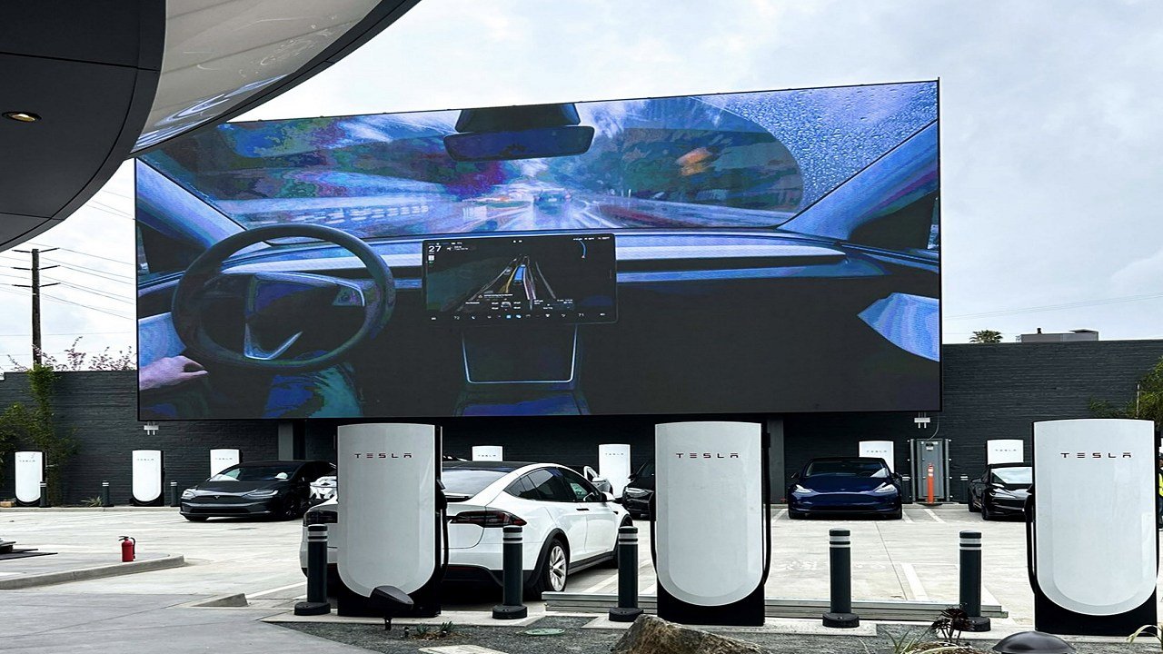 Tesla Ships New Feature That Silences Supercharger Complaints