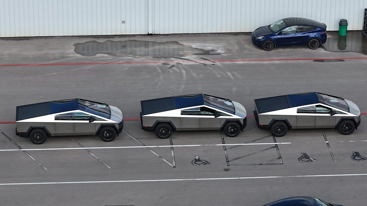Tesla Cybertruck Newest Trim is Nearing its First Deliveries