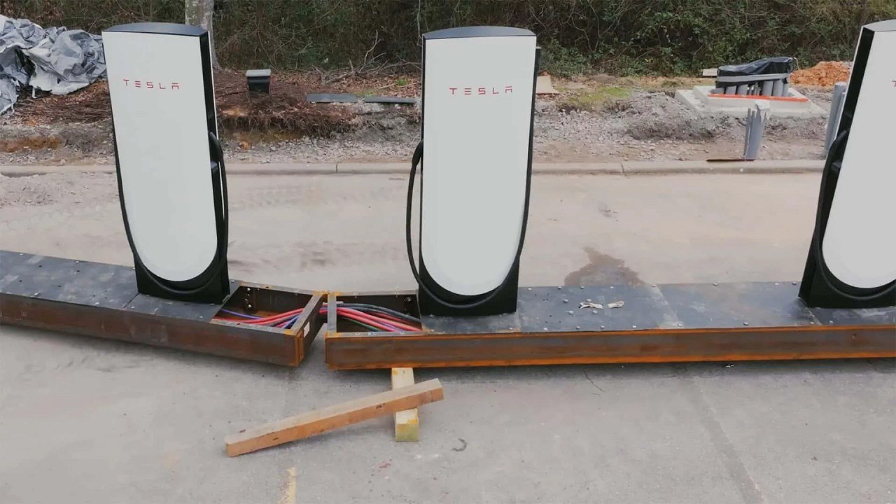 Tesla Unfolded its First European Folding Supercharger