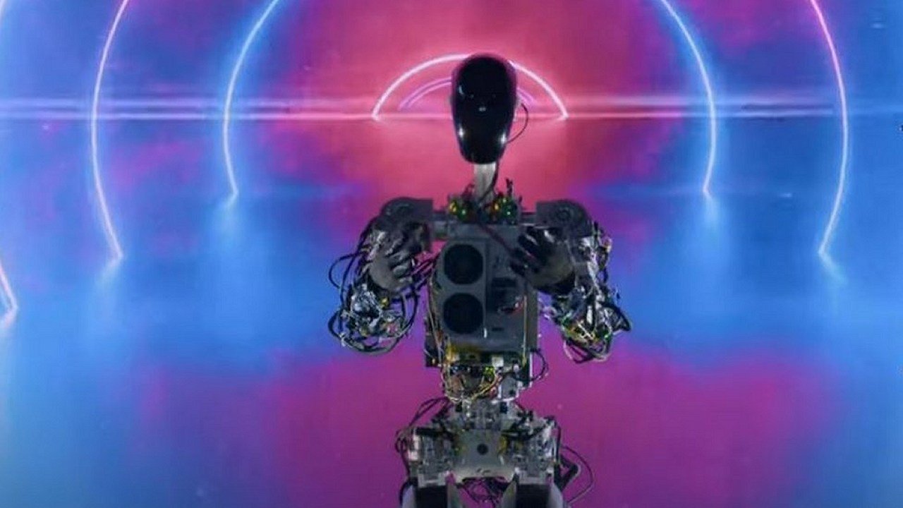 Tesla AI Boss Reveals How Big Optimus is Going to Get