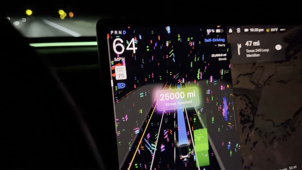 Tesla Driver Hits 25000-Mile Streak on FSD
