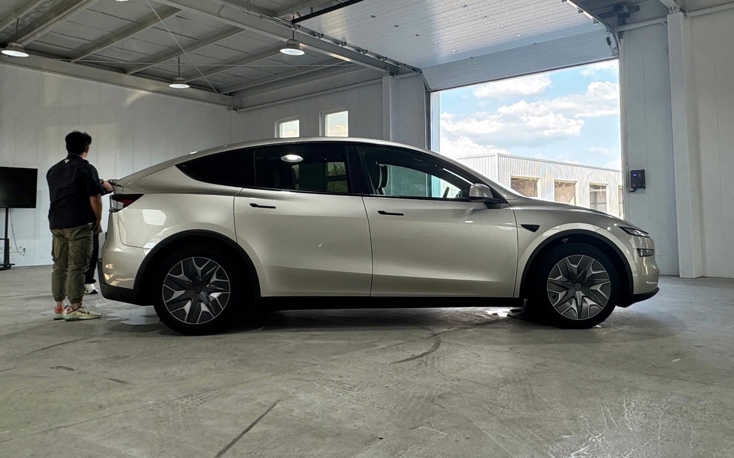 Tesla Model Y L Gets Suspension Complaints in China