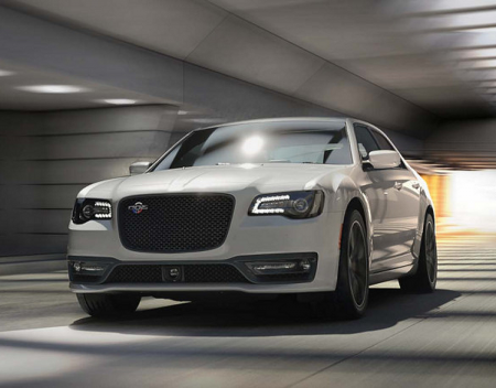 2023 Chrysler 300C brings back big V-8 power before production ends