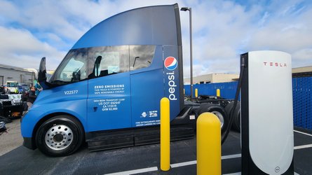 PepsiCo Unveils Fleet Of 18 Tesla Semi In Sacramento