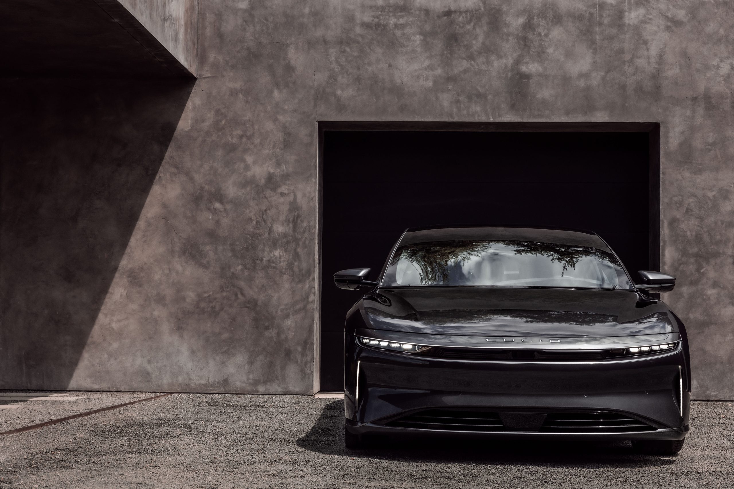 Lucid Air ‘Stealth Look’ option begins deliveries