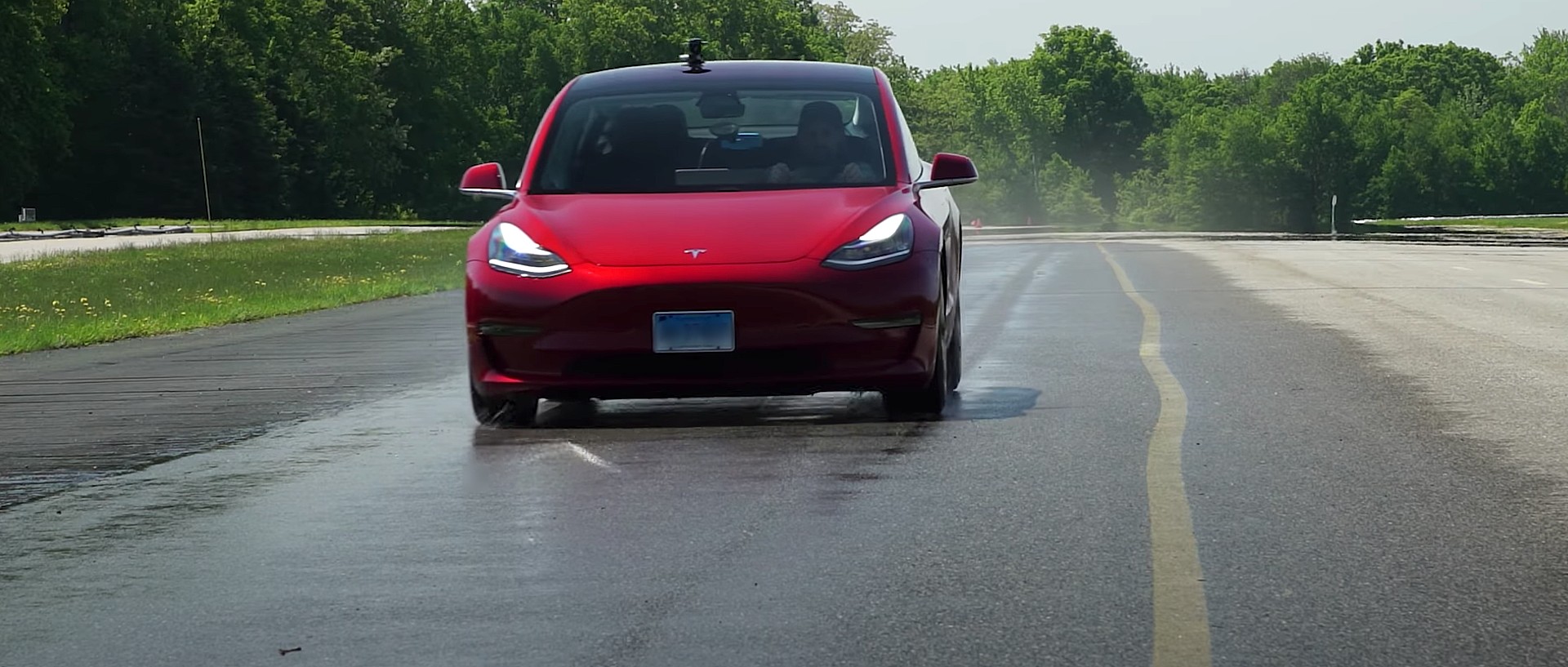 Tesla makes Automatic Emergency Braking even safer in update