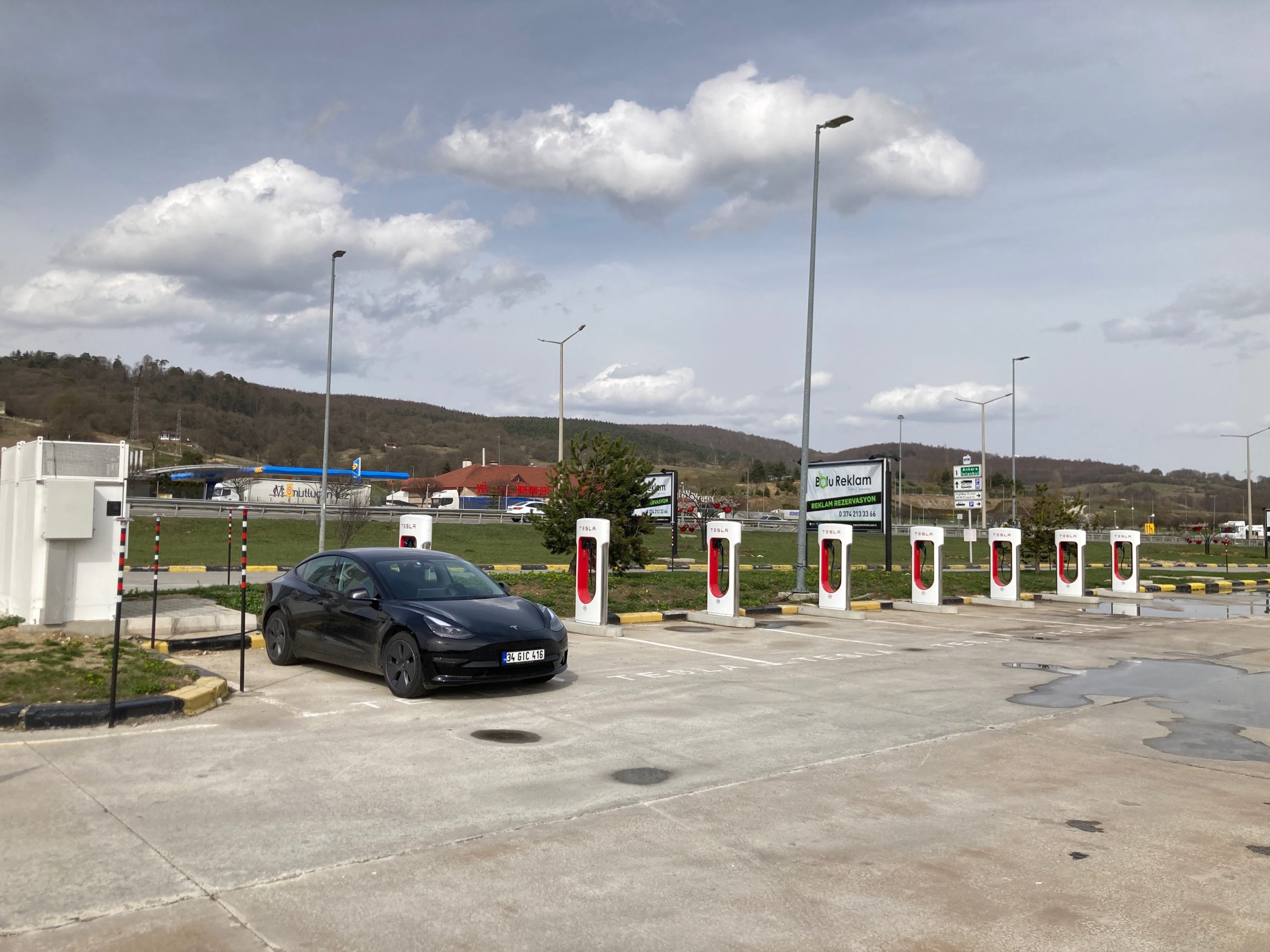 Tesla Supercharger reliability continues to dominate industry