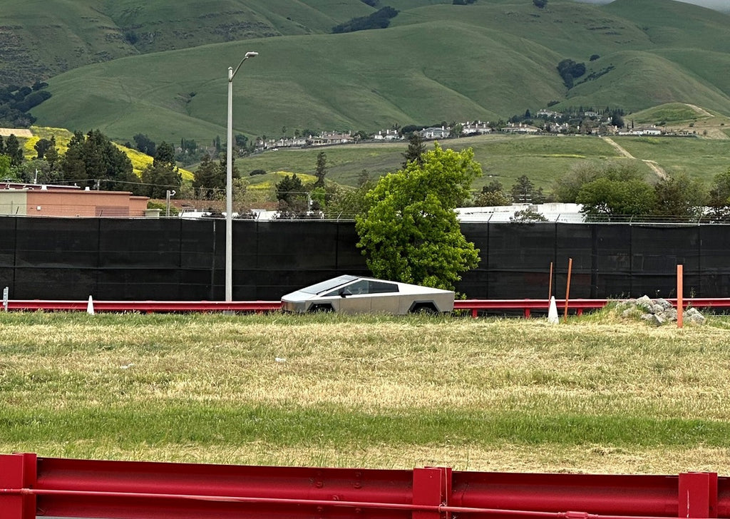 Tesla Cybertruck Again Spotted Testing Before Start of Mass Production