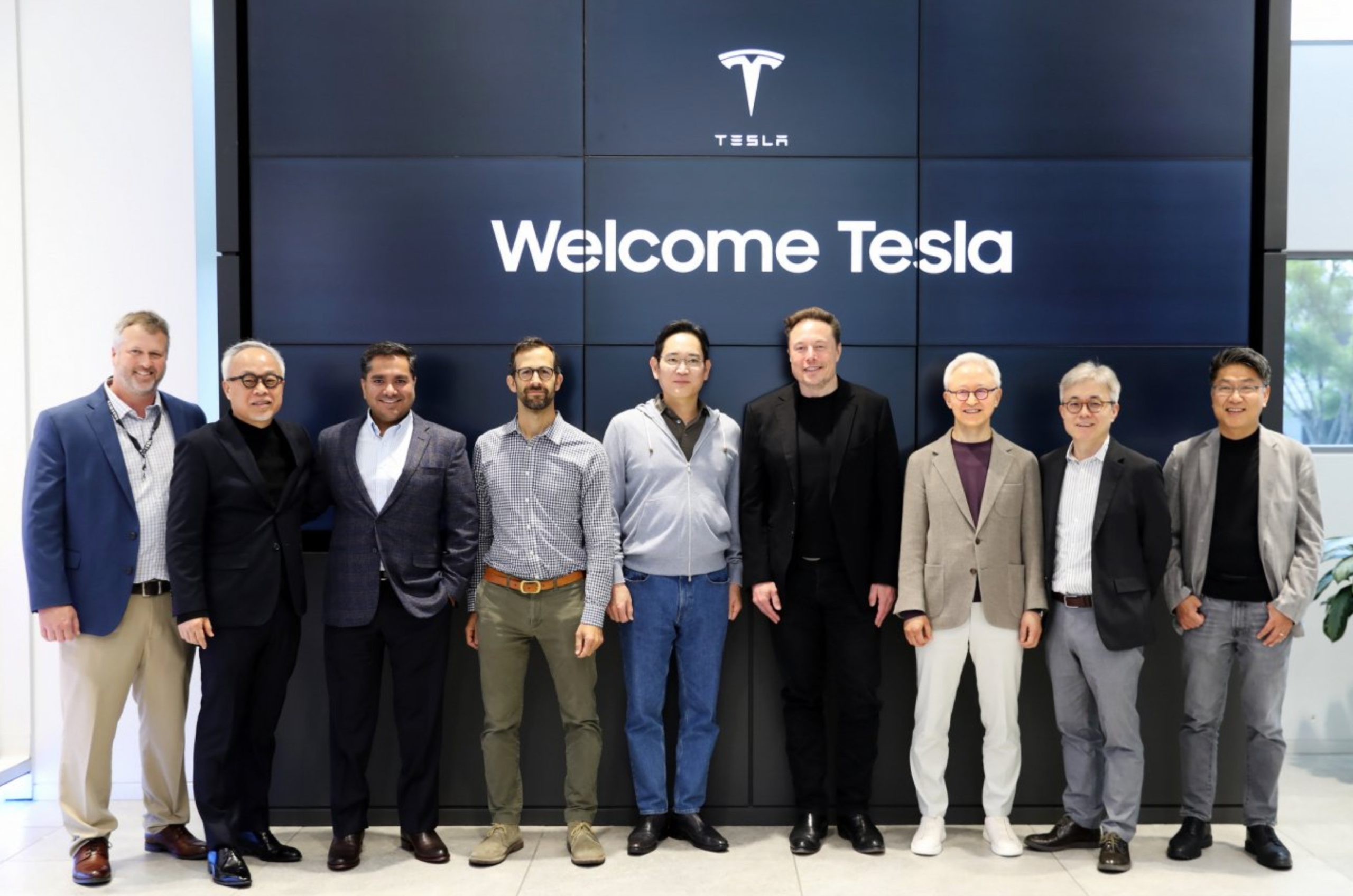 Tesla and Samsung Electronics execs meet to discuss potential cooperation