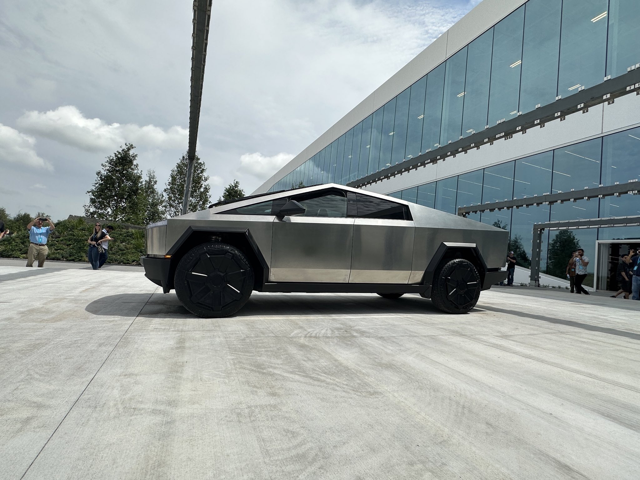 Tesla Cybertruck production estimates revealed by Elon Musk