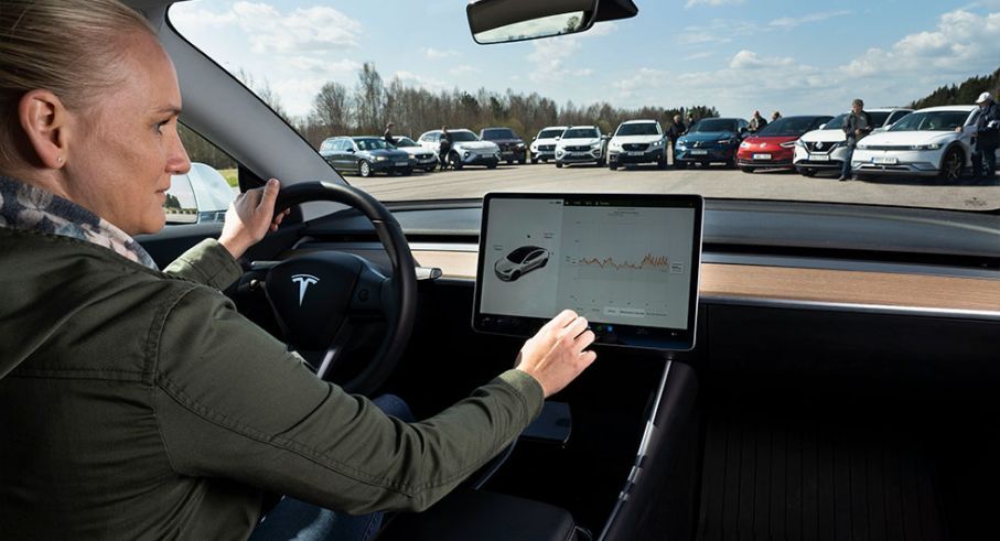 Tesla’s newest software update shows it’s not resting on its laurels