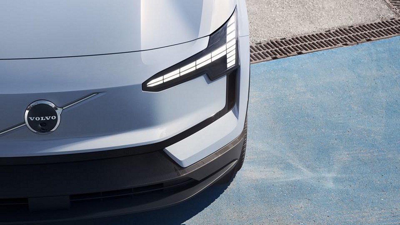 Volvo To Adopt Teslas NACS Charging Inlet For BEVs In North America From 2025