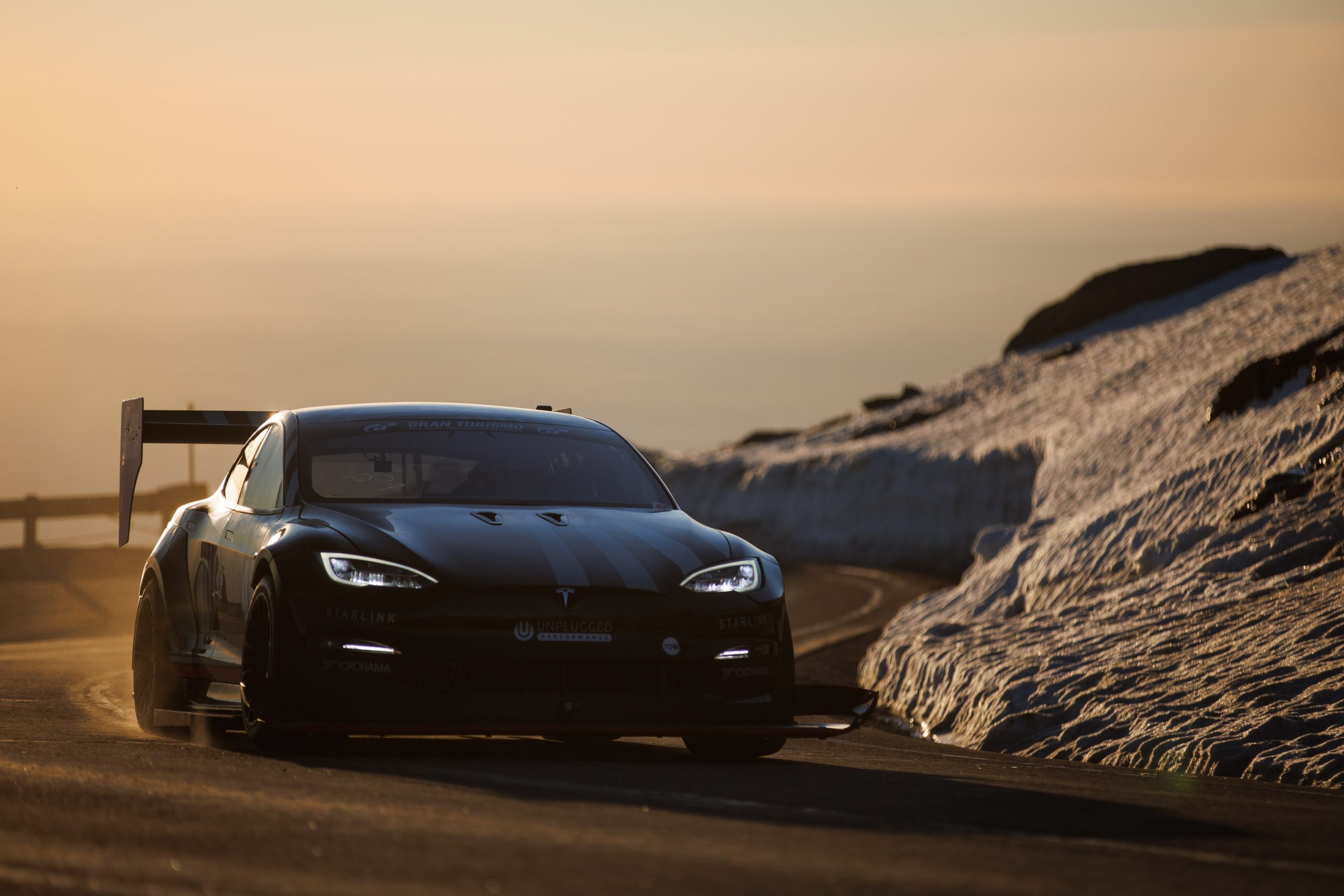 Tesla Model S Plaid racecar achieves sub-10-minute time at Pikes Peak