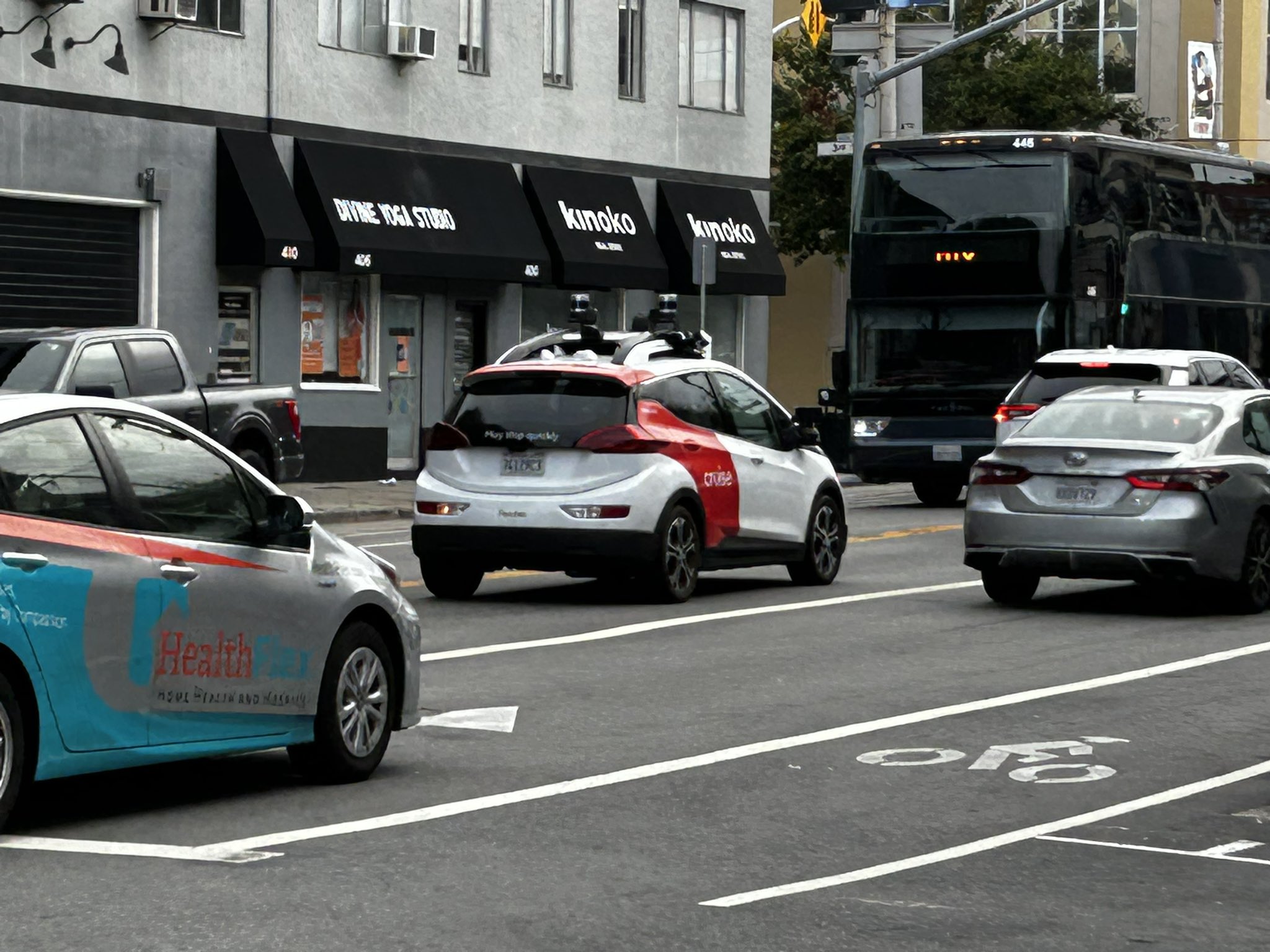Cruise explains driverless robotaxi traffic fiasco in San Francisco