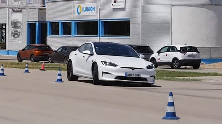 Tesla Model S Plaid Amazes In Moose Test