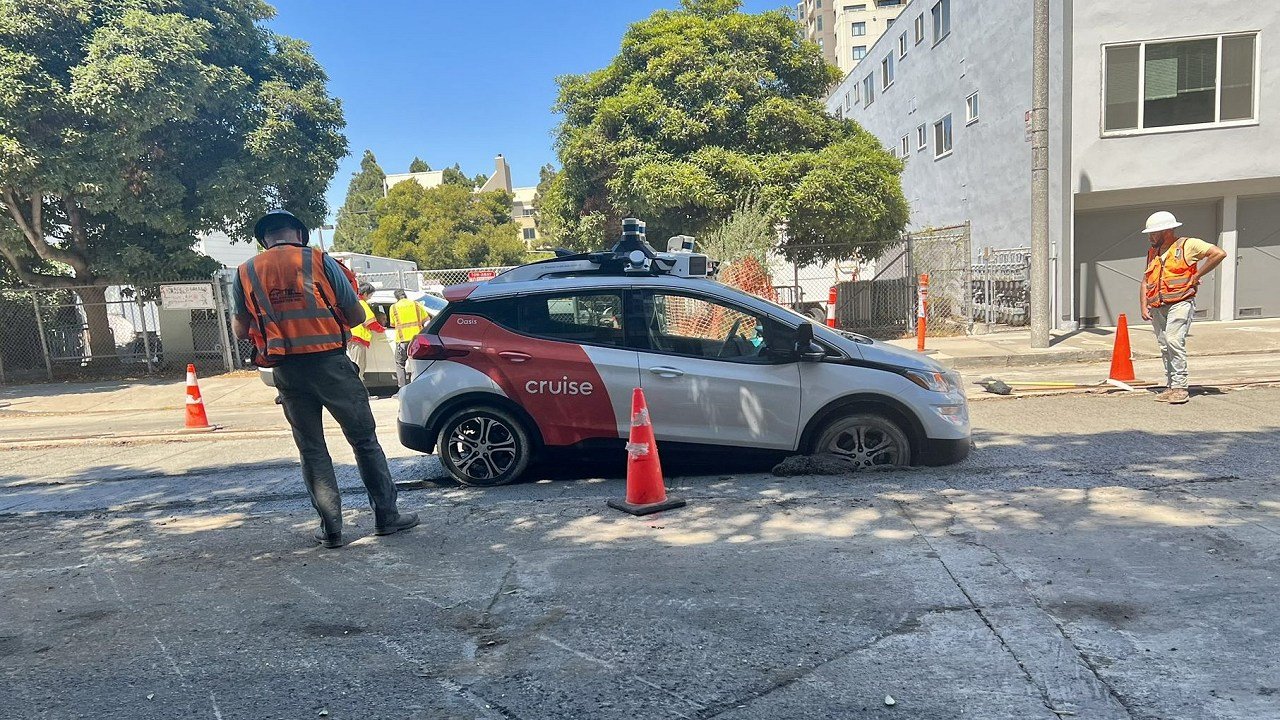 Cruise robotaxi finds itself stuck in wet concrete in San Francisco