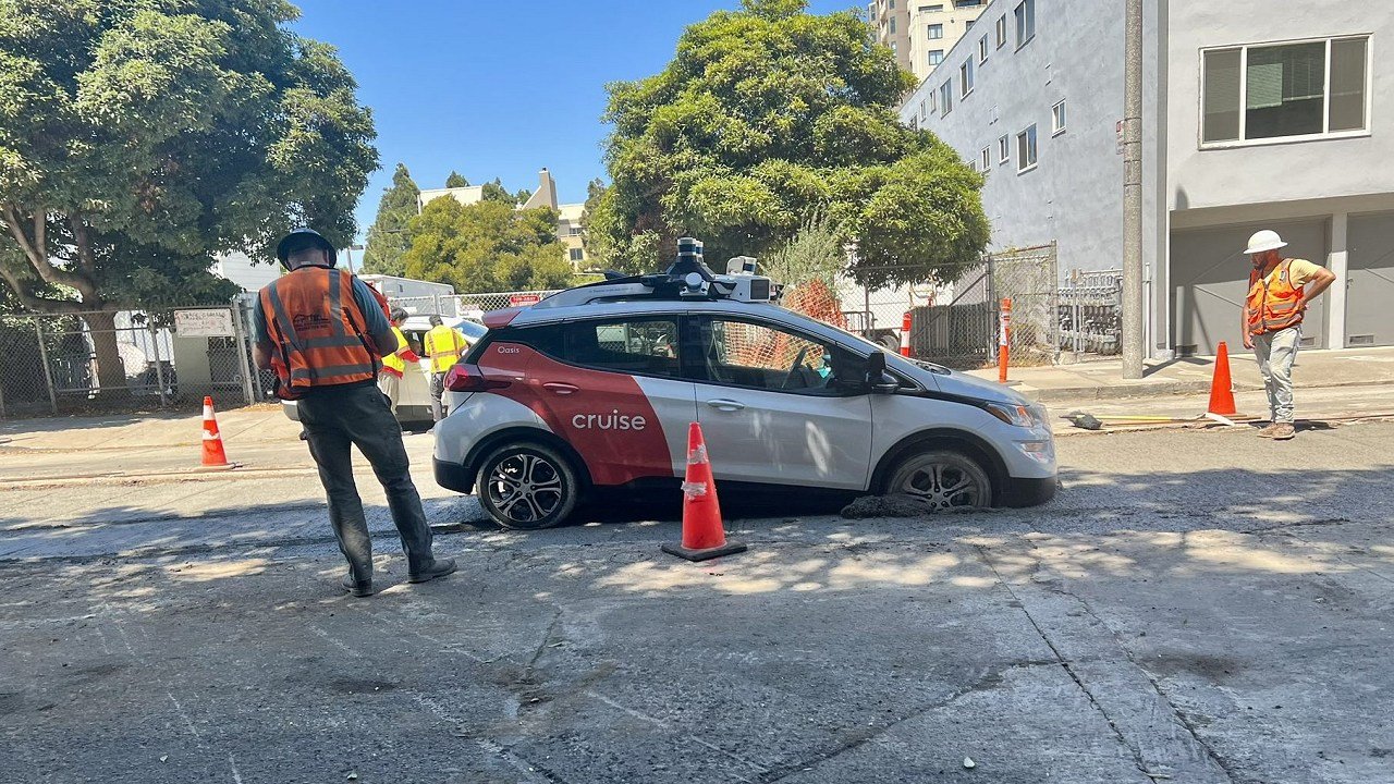 Cruise robotaxi finds itself stuck in wet concrete in San Francisco