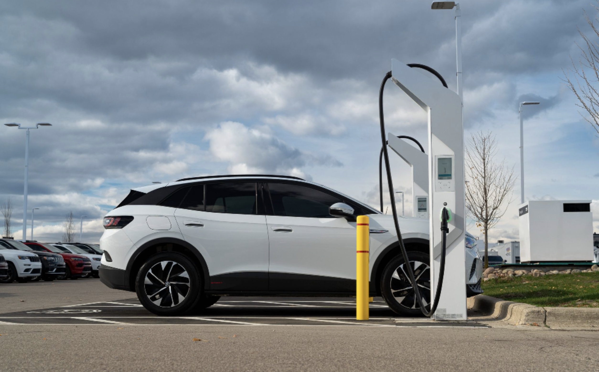 Stellantis chooses Charge Enterprises to install EV charging for US dealer network