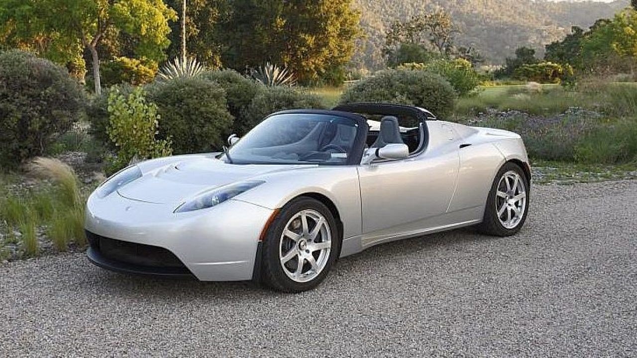 Tesla Roadster auction frenzy expected to reignite