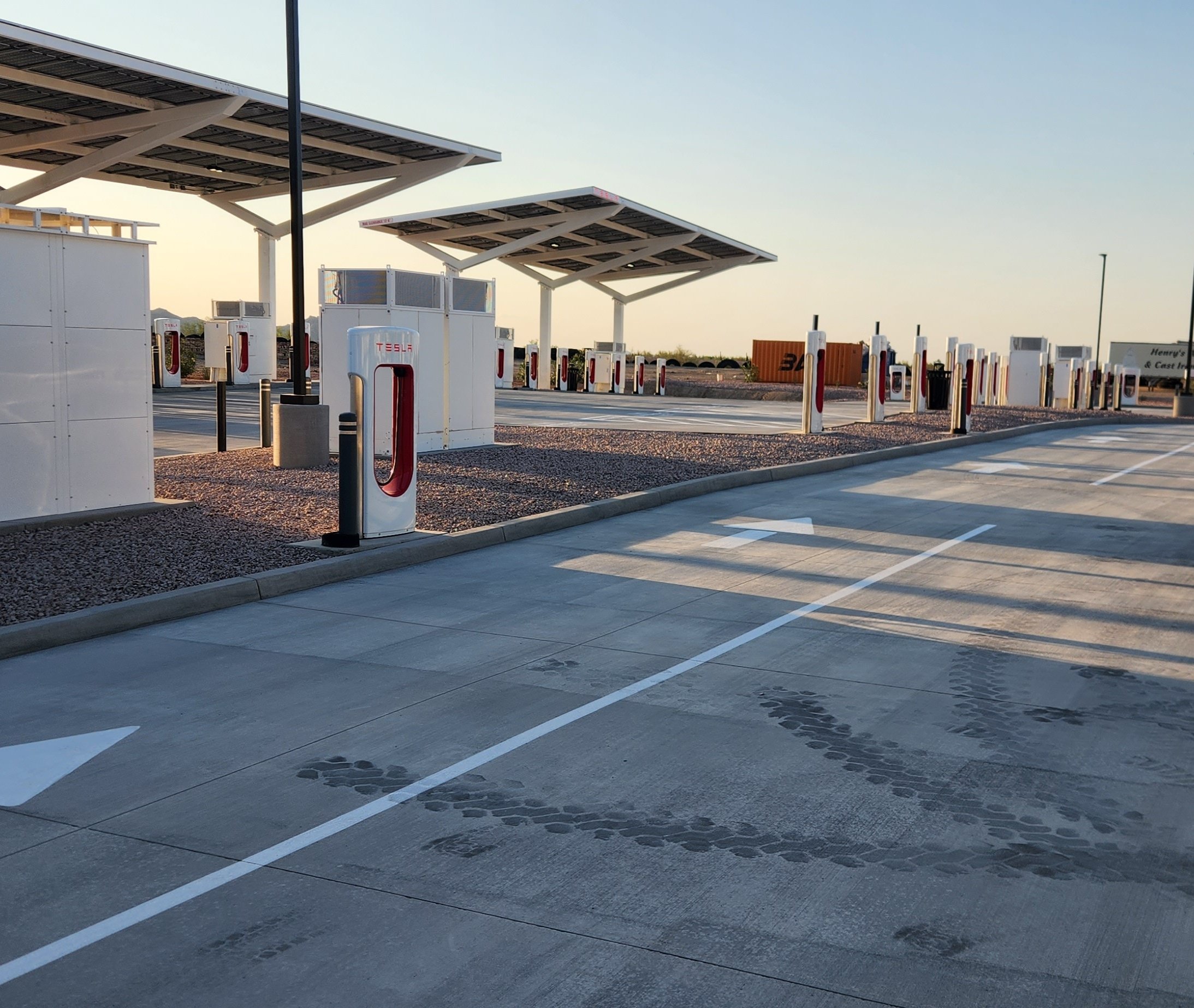 New Tesla Supercharger includes pull-through charging stalls