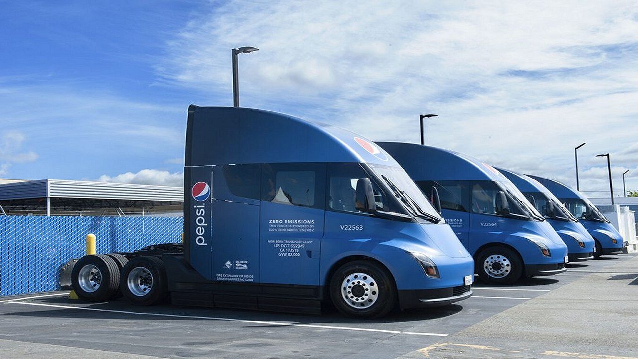 Tesla Semi heads to three-week peformance event to assess EV fleets