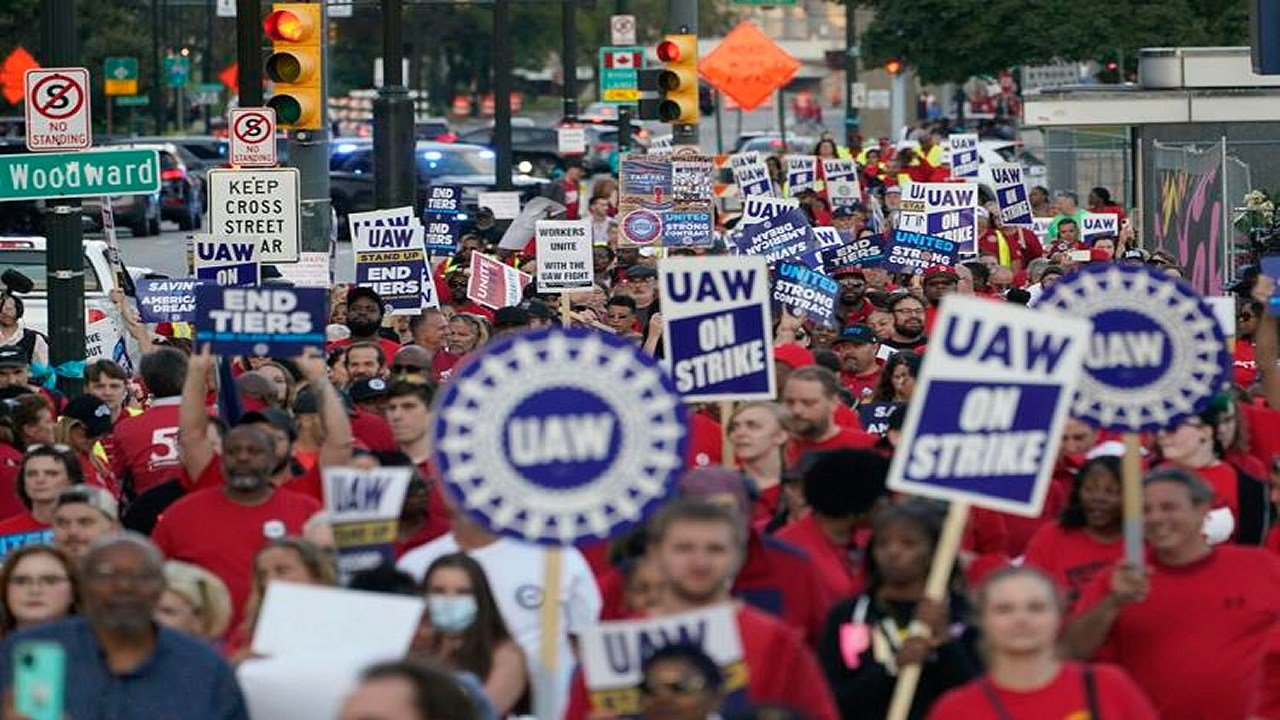 UAW strikes shut down auto plants as negotiations continue