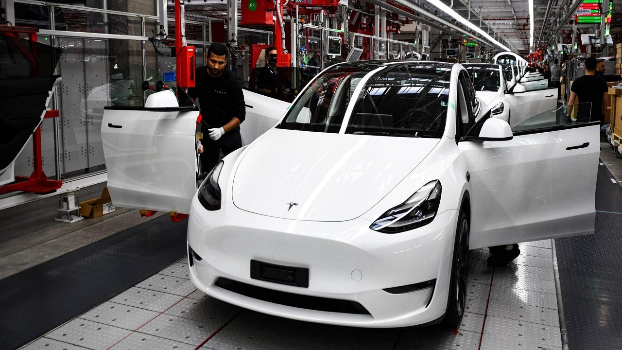 Tesla shoots down safety concerns and unionization reports from Giga Berlin