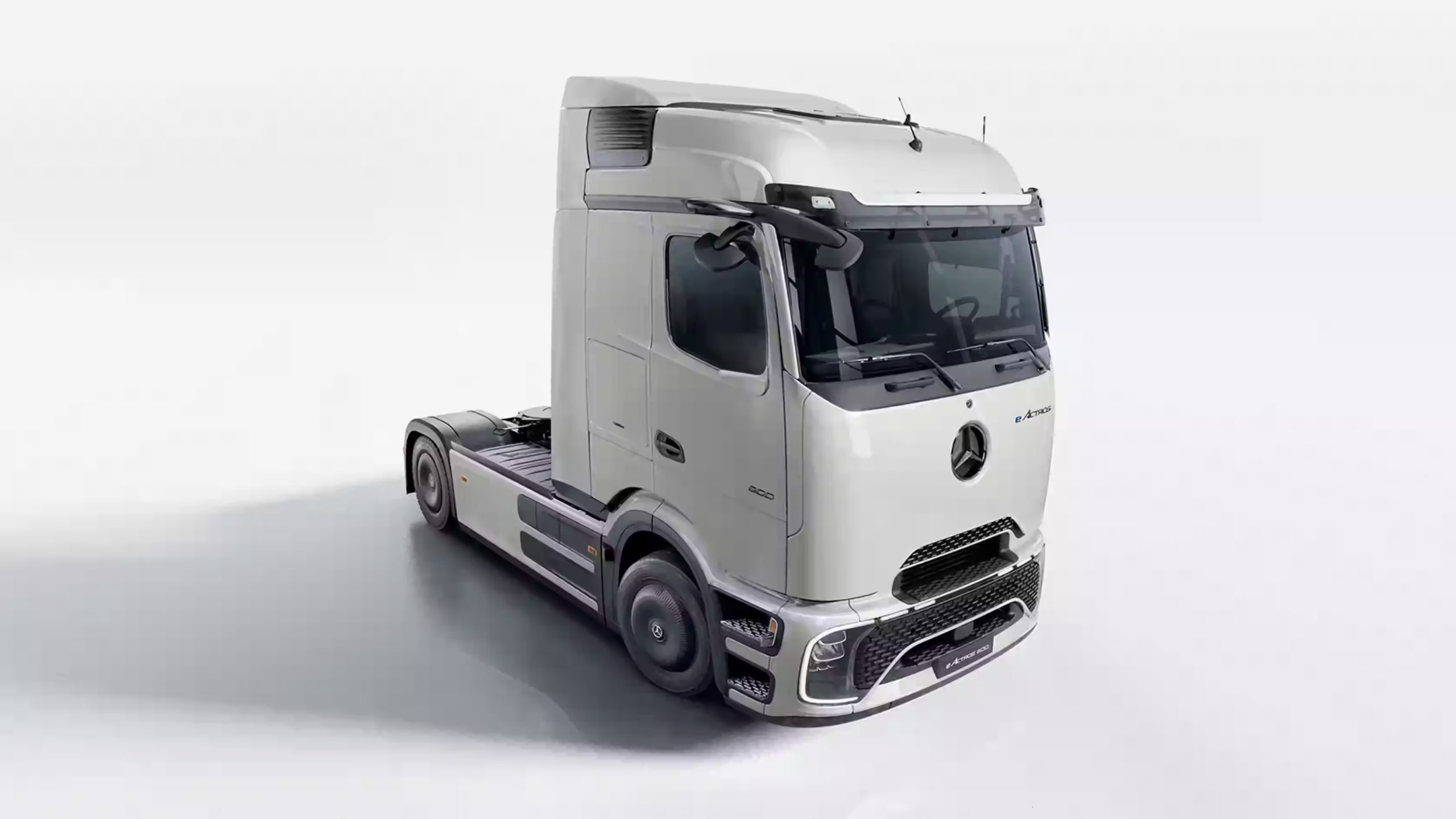 Mercedes Unveils Tesla Semi Rival eActros 600 with 311-Mile Range