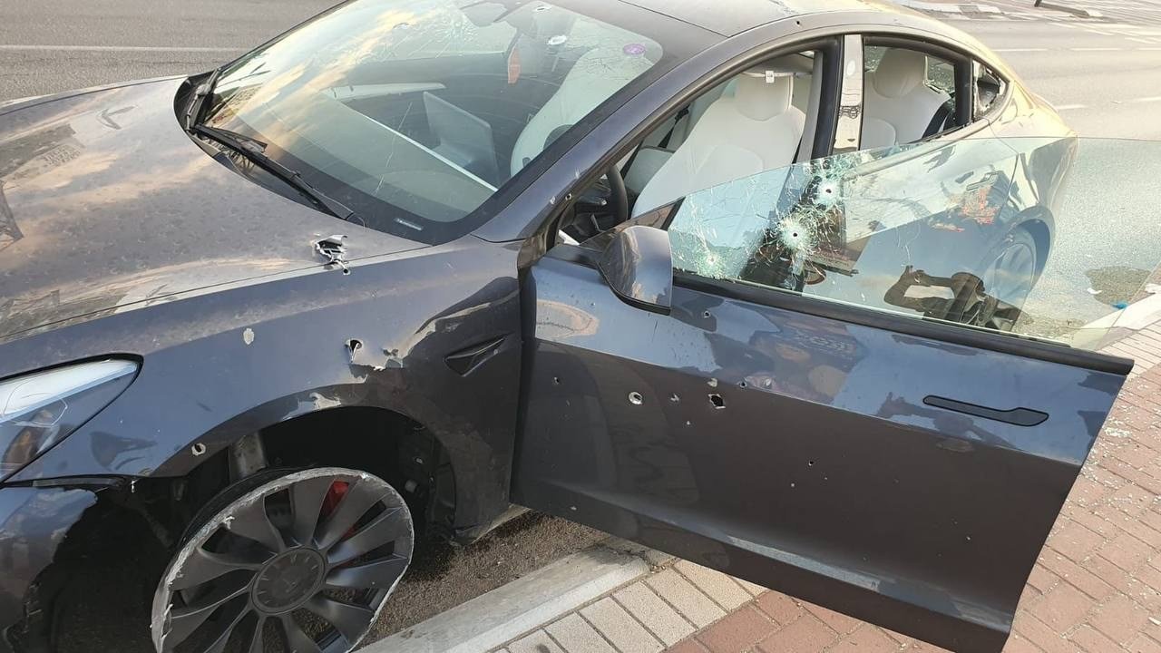 Tesla owner in Israel escapes terrorists in Model 3