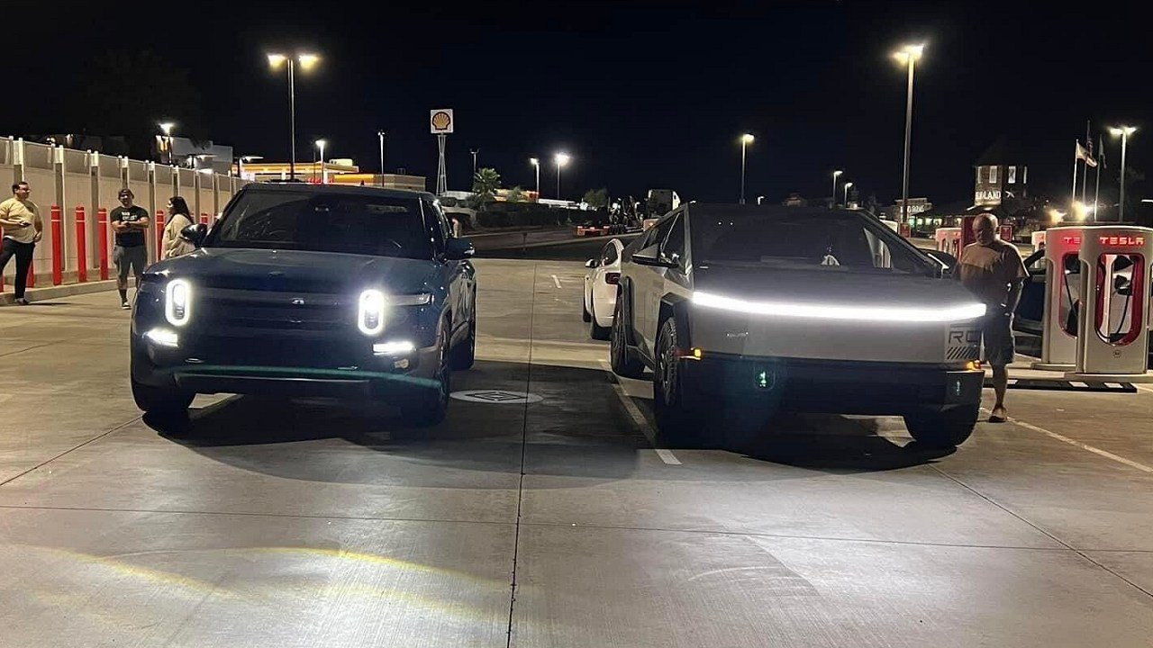 Tesla Cybertruck sighting next to Rivian R1T shows size comparison